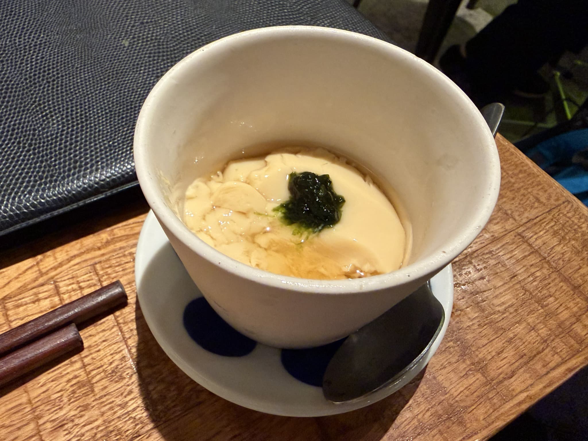 スタンド キッチン ルポンでお通しとして出された茶碗蒸し