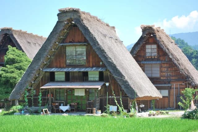 岐阜の合掌造りの家々